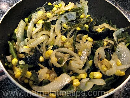 rajas con elote