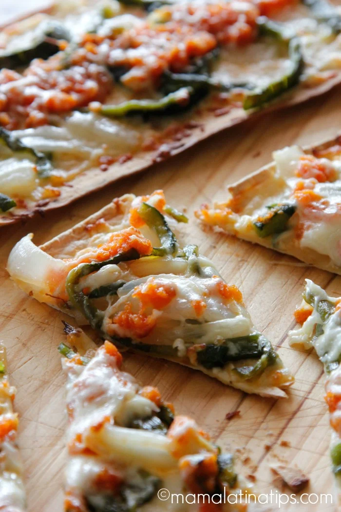 Pizza de Chile Relleno - mamalatinatips.com