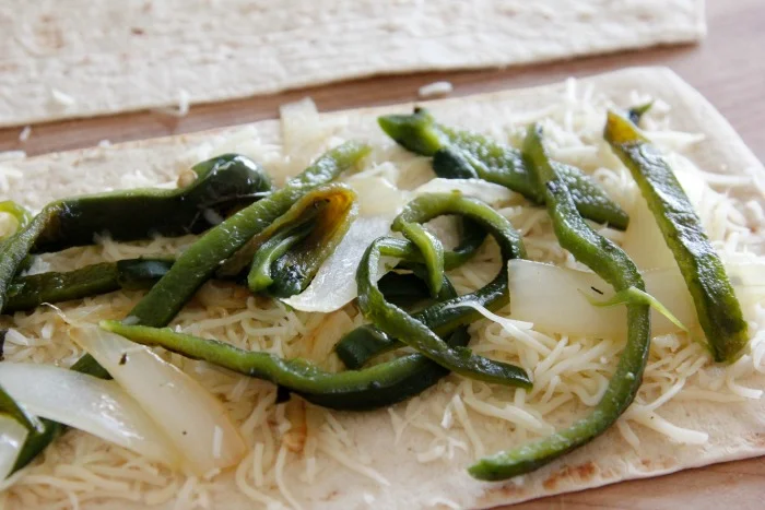 Chile relleno pizza by mamalatinatips.com