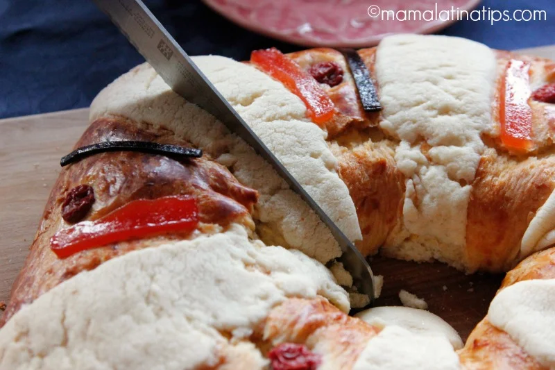 Partiendo la rosca de reyes