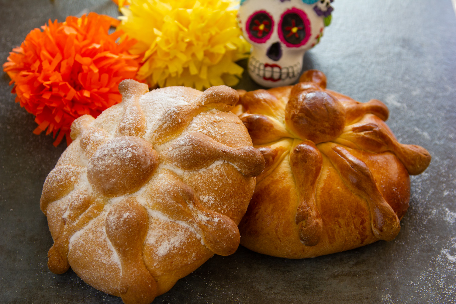 Pan de Muerto Tradicional Mexicano de Naranja • Mama Latina Tips
